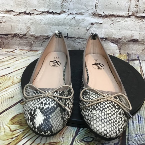 Trary For Life Tan Snake Scales Print Bow Tassel Slip On Ballet Flats Size 5 - Picture 2 of 9